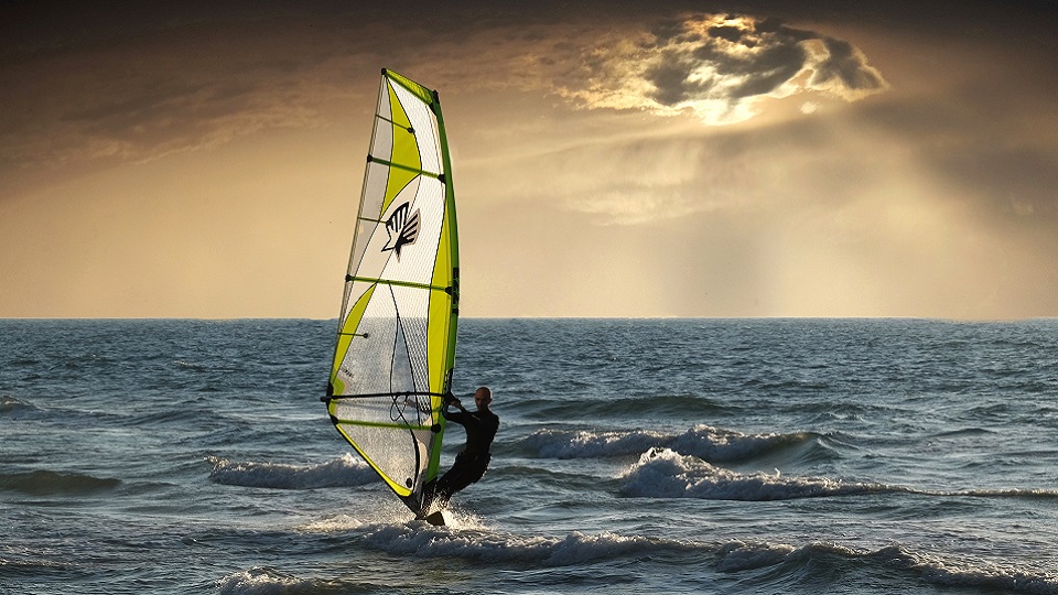 Windsurf - activite nautique individuelle.jpg